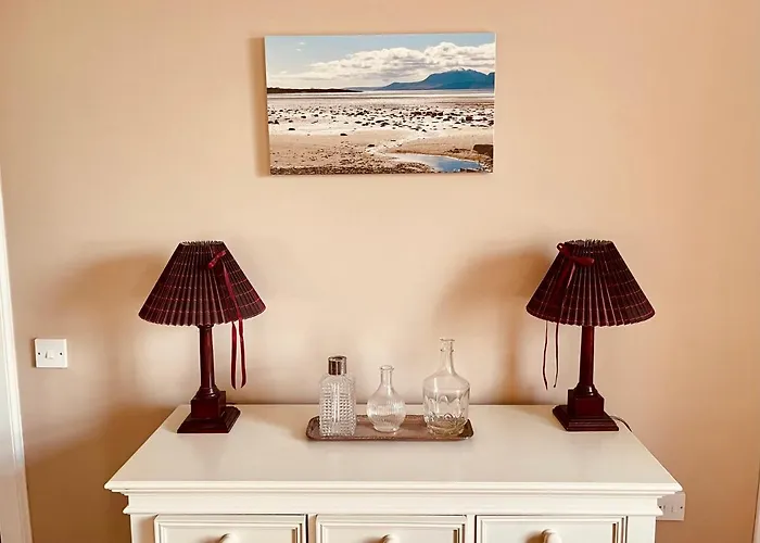 Beautiful Spacious Old Schoolhouse With Stunning Sea Views And Beach Nearby