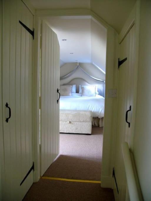 Beautiful Spacious Old Schoolhouse With Stunning Sea Views And Nearby * Port Bannatyne