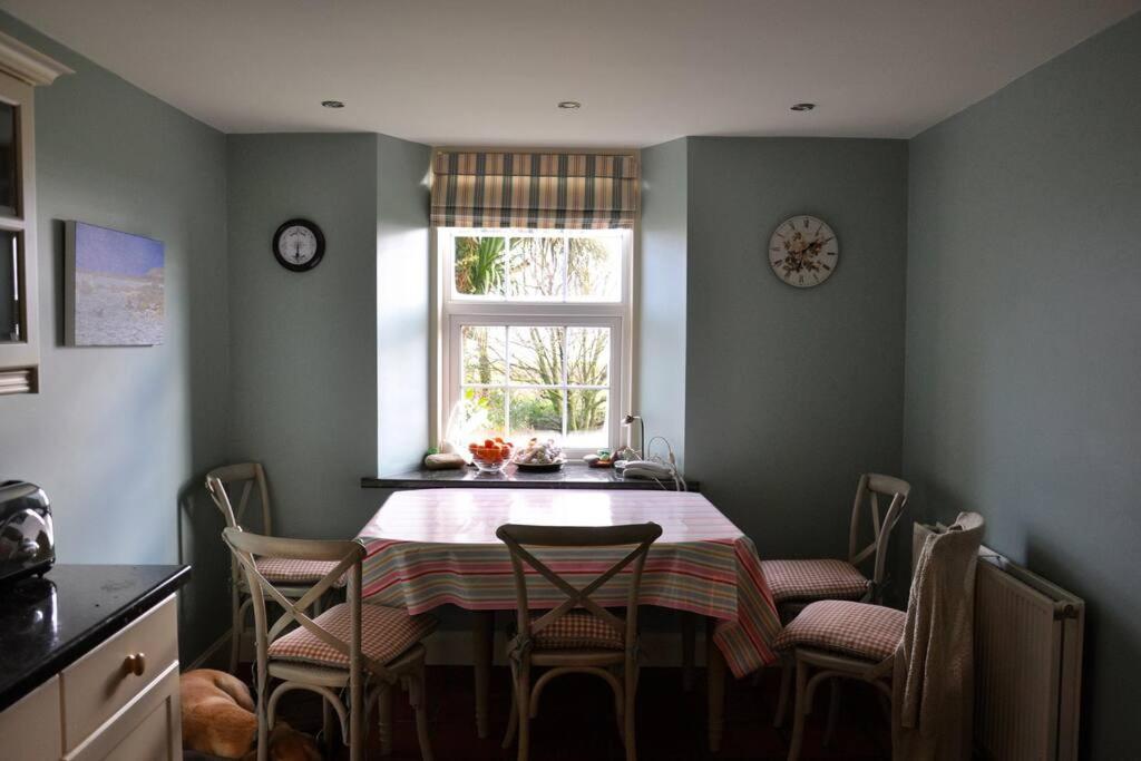 Holiday home Beautiful Spacious Old Schoolhouse With Stunning Sea Views And Nearby