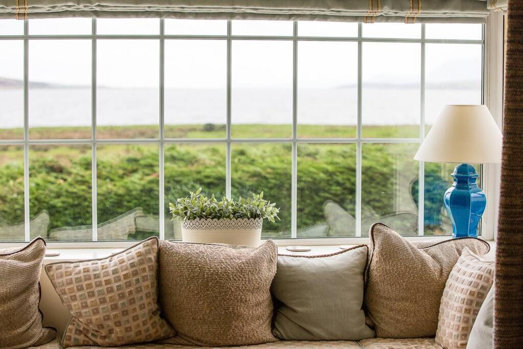 Beautiful Spacious Old Schoolhouse With Stunning Sea Views And Nearby Holiday home *