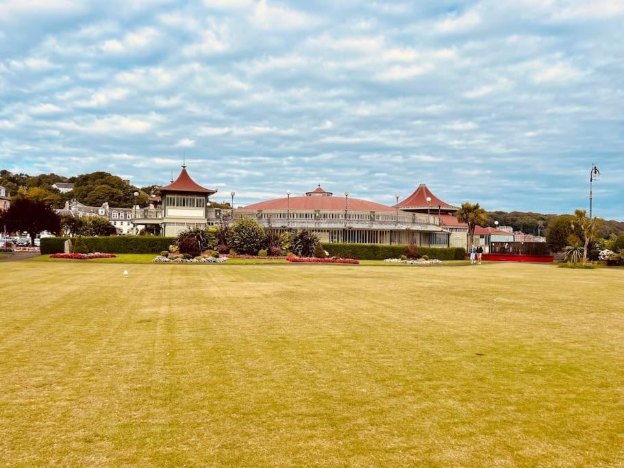 Beautiful Spacious Old Schoolhouse With Stunning Sea Views And Nearby *
