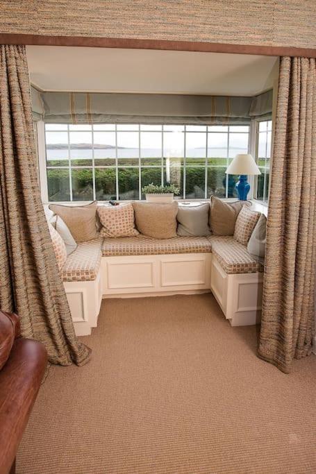 Beautiful Spacious Old Schoolhouse With Stunning Sea Views And Nearby Holiday home *